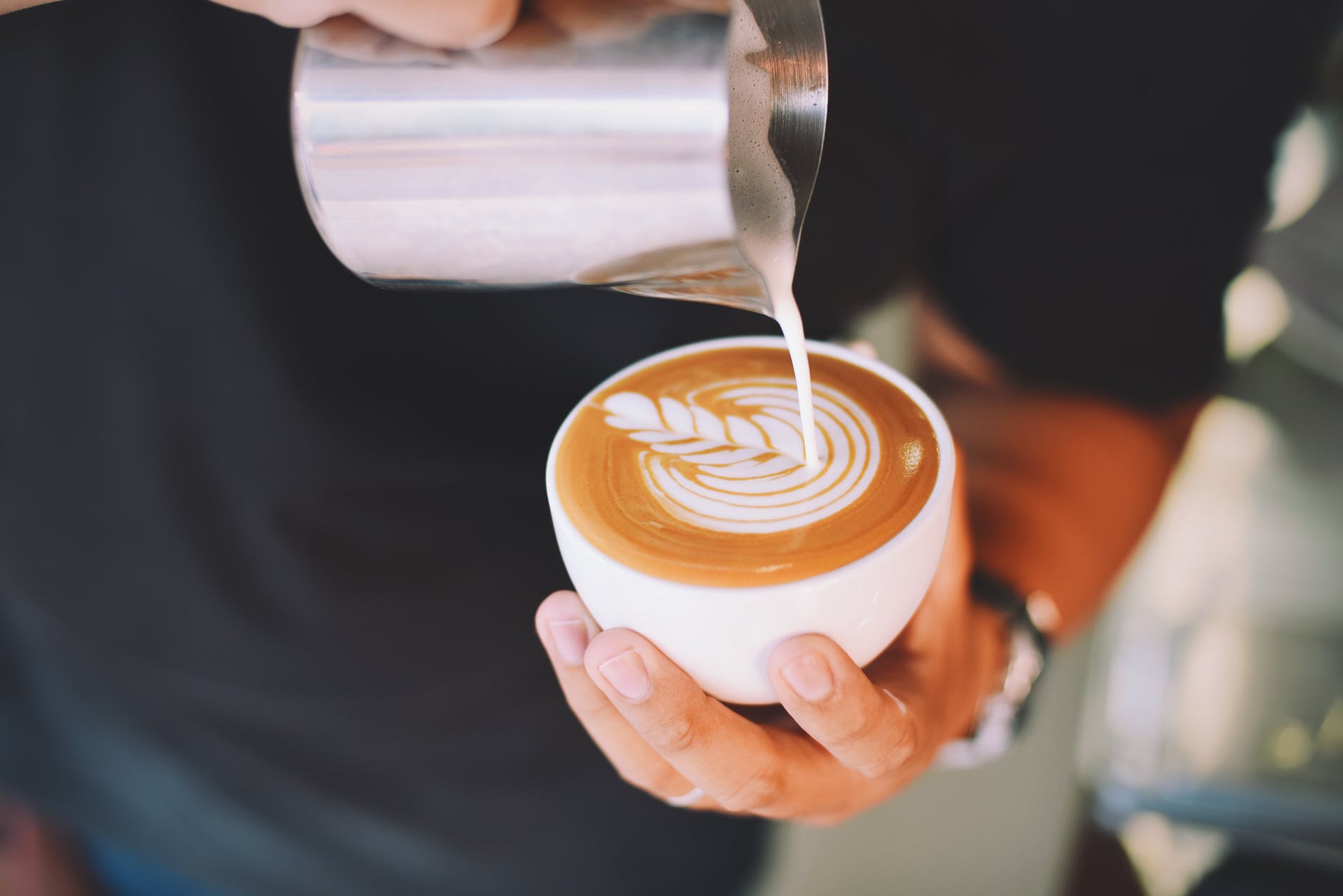 Cafea cu lapte? Ce spune nutritionistul: Tine de foame ca si o ciorba