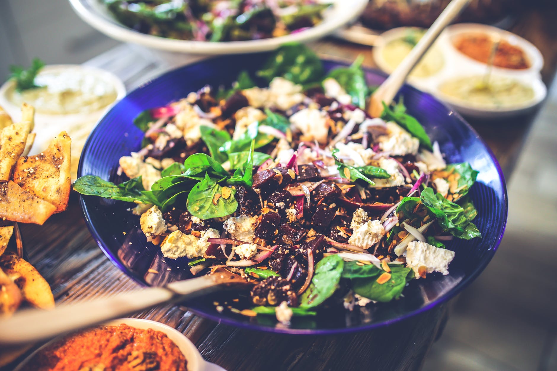 Adevarul despre salata. Nutritionist: Felul de mancare cu care ne putem pacali cel mai tare