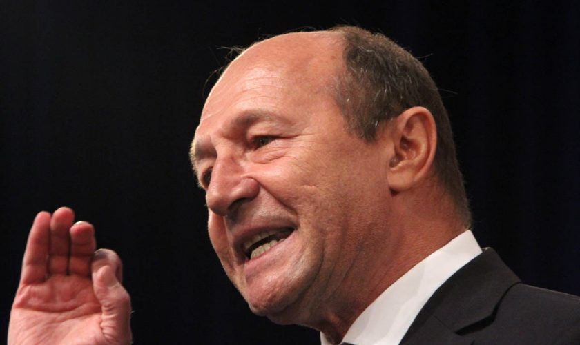 Gestionarea crizei sanitare. Traian Băsescu, ACUZE fără precedent. Președintele a pasat răspunderea nevolnicului şi mereu veselului „Şică Mandolină”.