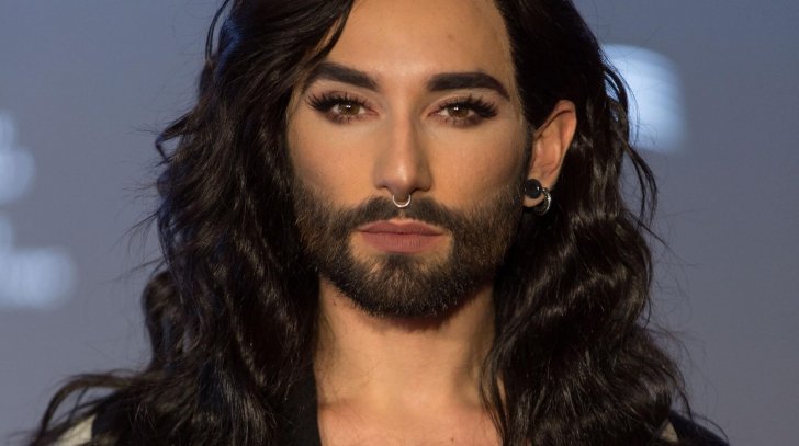 Conchita Wurst a renunțat la imaginea „femeia cu barbă”. Cum arată acum?