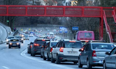 Circulația pe drumurile din țară! Iarna începe  cu lucrări şi restricţii pe mai multe tronsoane de autostradă şi drumuri