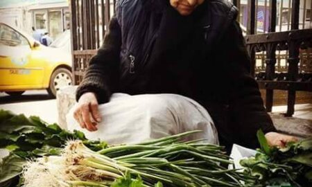 Părintele Baștovoi: „Dați voie bătrânilor să-și vândă mărarul și pătrunjelul oriunde ar vrea ei”