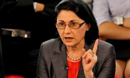 Reguli imposibile pentru noul an scolar. Ecaterina Andronescu: Asa ceva nu se poate! Ne batem joc de tara asta