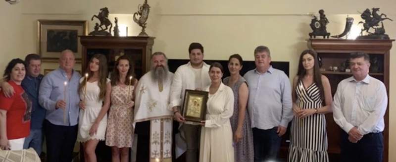 Gabriel Oprea Jr. s-a cununat religios cu iubita sa, în sufragerie. În CELEBRA SUFRAGERIE