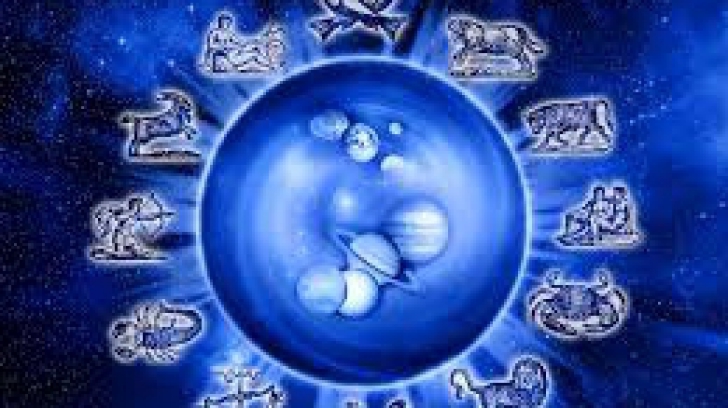 Avertizare astrologică pentru o ZODIE. „Aveți tendința de a arunca cu banii pentru alții”