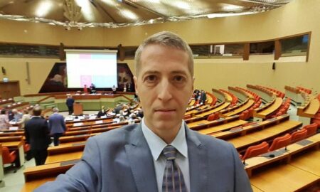 „Votanții PSD, proști!” Radu Herjeu reacționează: 30 și ceva la sută dintre români care-s hoți și leneși și alcooliști, dar mai ales proști! De bubuie!