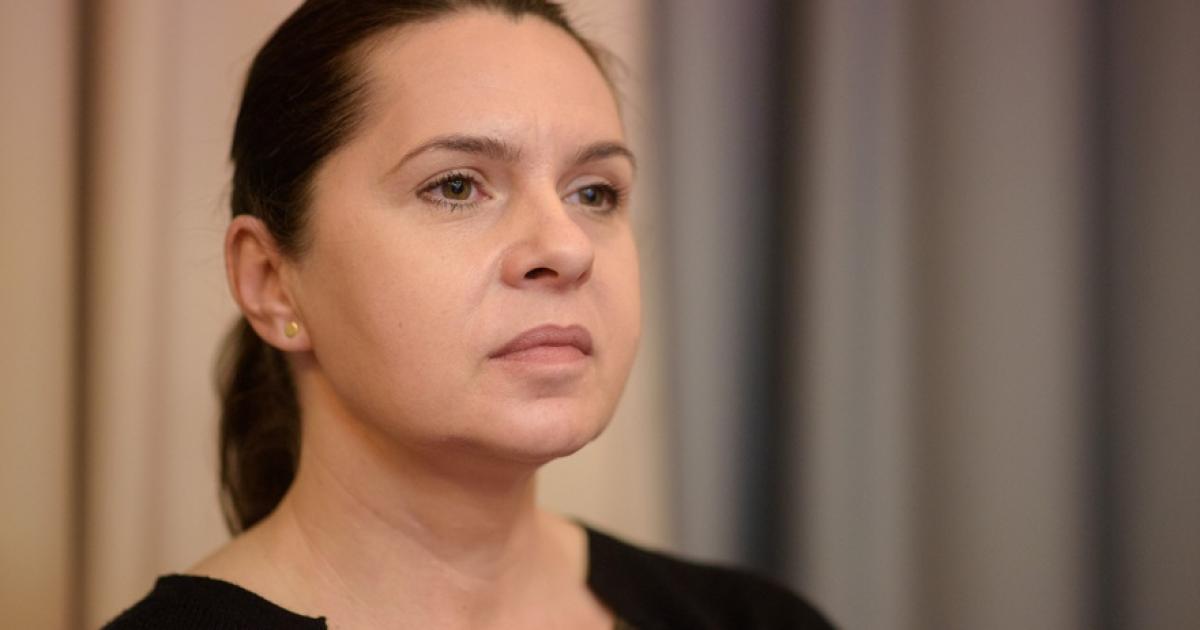 „Nu răspunzi la sms/ Eu îți scriu atât de des…” De ce i-a trimis Adriana Săftoiu un sms lui Ludovic Orban?