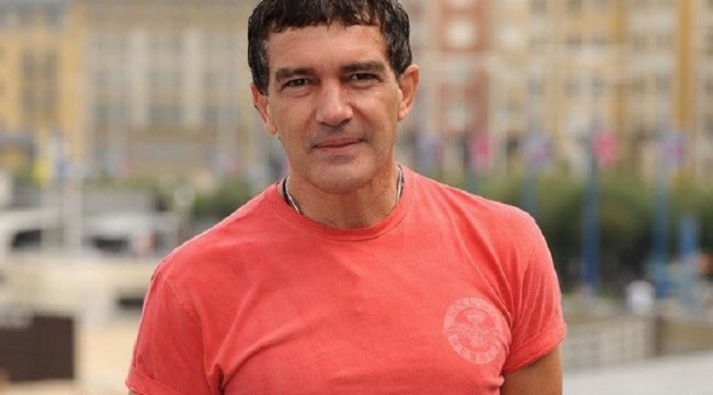 Testat pozitiv cu COVID-19. Antonio Banderas a împlinit 60 de ani în izolare!