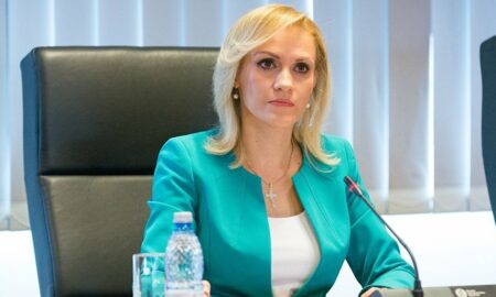 Gabriela Firea și-a pierdut cumpătul. A vrut să spargă televizorul cu pantoful. „Este peste puterea oricui de înțelegere…”