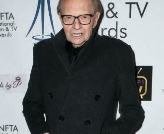 Larry King, dărâmat de o dramă cumplită. „Niciun părinte nu ar trebui îşi îngroape copilul”