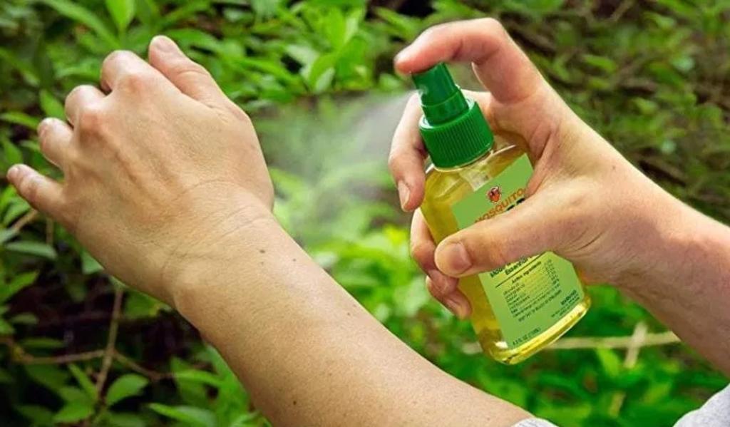 Oamenii de știință englezi, descoperire neașteptată. Spray-urile de țânțari pot ucide COVID-19