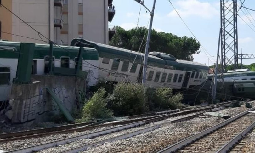 Accident în italia. Tren de navetiști folosit de români deraiat. Mecanicii trenului au greșit