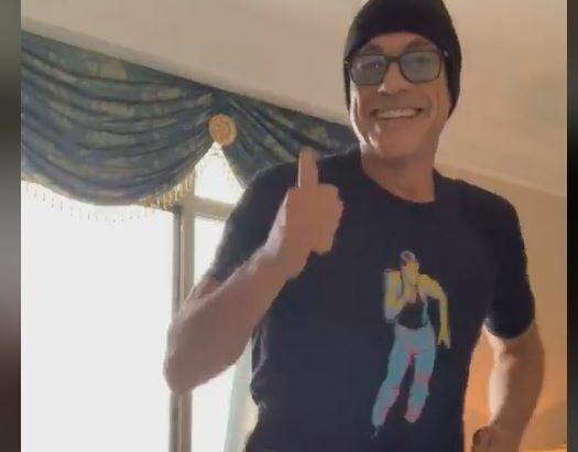 Jean-Claude Van Damme își etalează talentul de dansator, pe o piesă românească celebră!