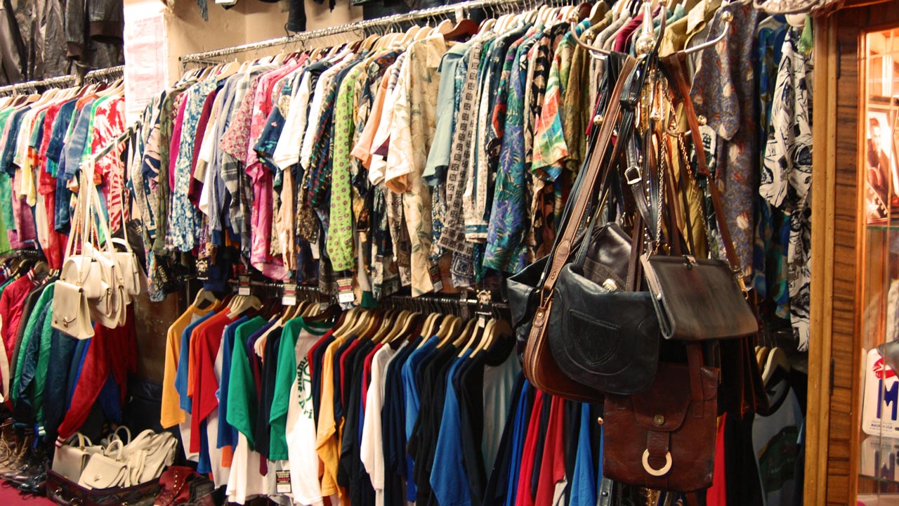 Atenție! Pericolul de a contacta variola maimuței stă ascuns în hainele second-hand , dar și în cele noi