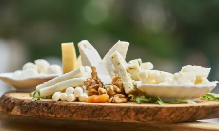 Adevărul despre brânză. Nutriționist: E campioană când vine vorba de slăbit!