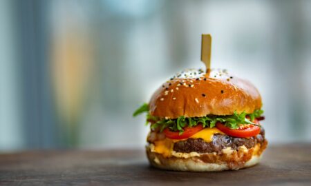 Veste mare pentru iubitorii de fast-food. Se deschide un nou restaurant in Romania!