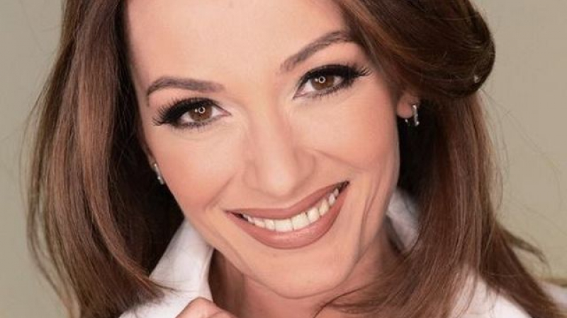 Anca Țurcașiu, superbă la 50 de ani! Ședință foto la malul mării