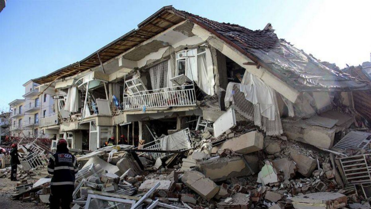 Cutremur puternic cu magnitudinea 7 în Turcia și Grecia. Imagini dramatice
