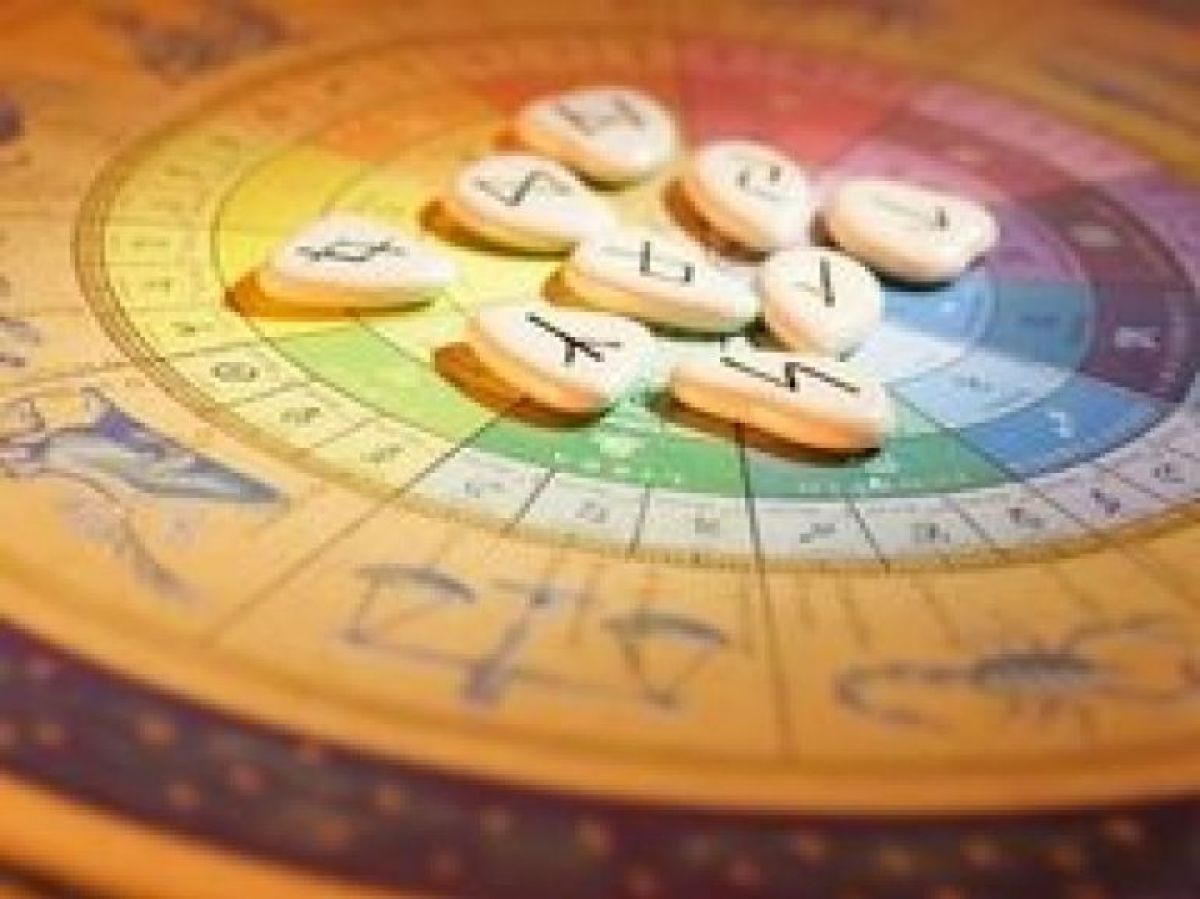 Horoscop RUNE, luna noiembrie. Mihai Voropchievici. ZODIA cea mai iubită, răsplata mult așteptată