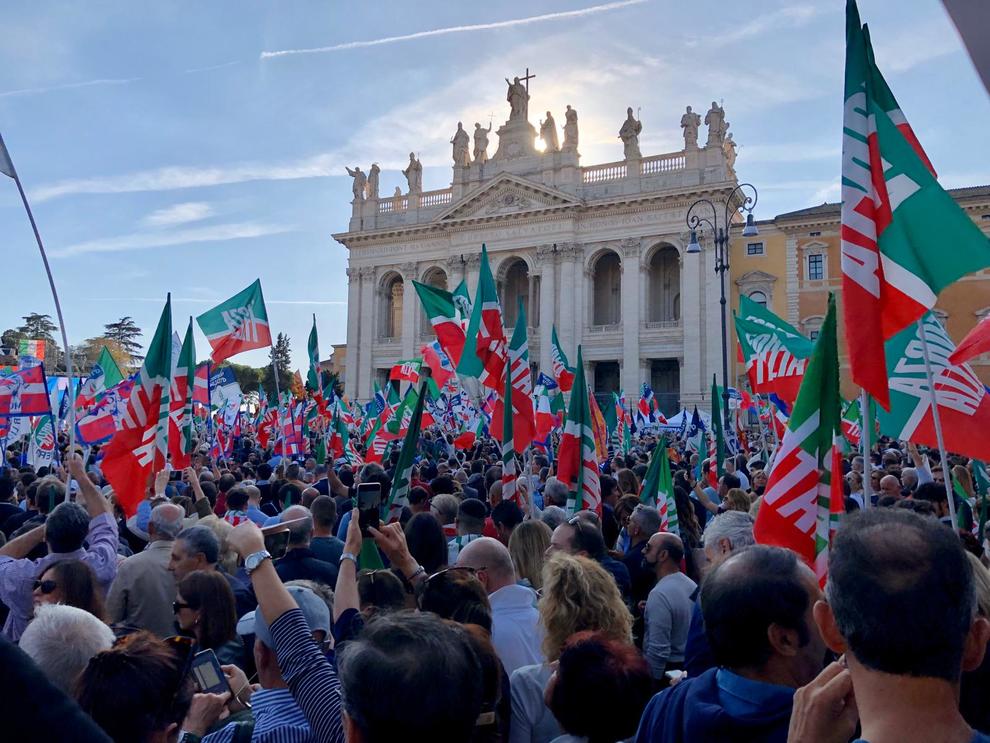 Restricțiile drastice din Italia au stârnit proteste. Sute de tineri au ieșit în stradă