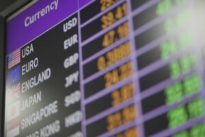 Curs valutar sursa foto albasat.md leul s-a depreciat
