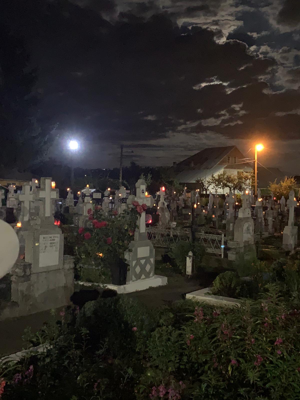 Groază în cimitir. Groparii au încremenit. „A înviat!”