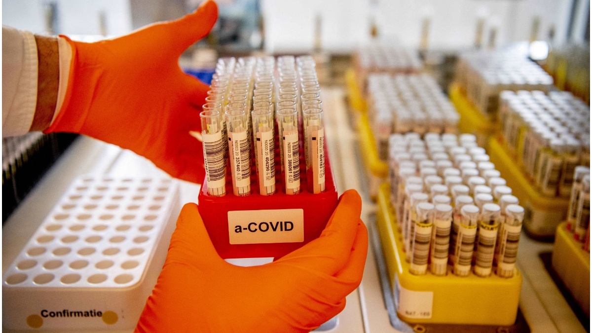 Testele COVID efectuate de Australia pentru călătorii care vin din China sunt efectuate contrar sfaturilor medicilor de top