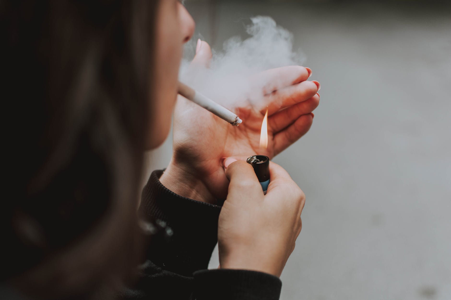 Lovitură dură pentru fumători! De anul viitor, AICI se interzice fumatul chiar și în aer liber