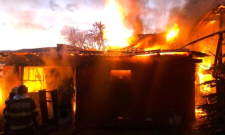 Tragedie la Botoșani. O bătrână a ars de vie în propria casă