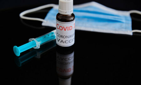 A început bătălia companiilor producătoare de vaccinuri anti-COVID. Miza este uriașă