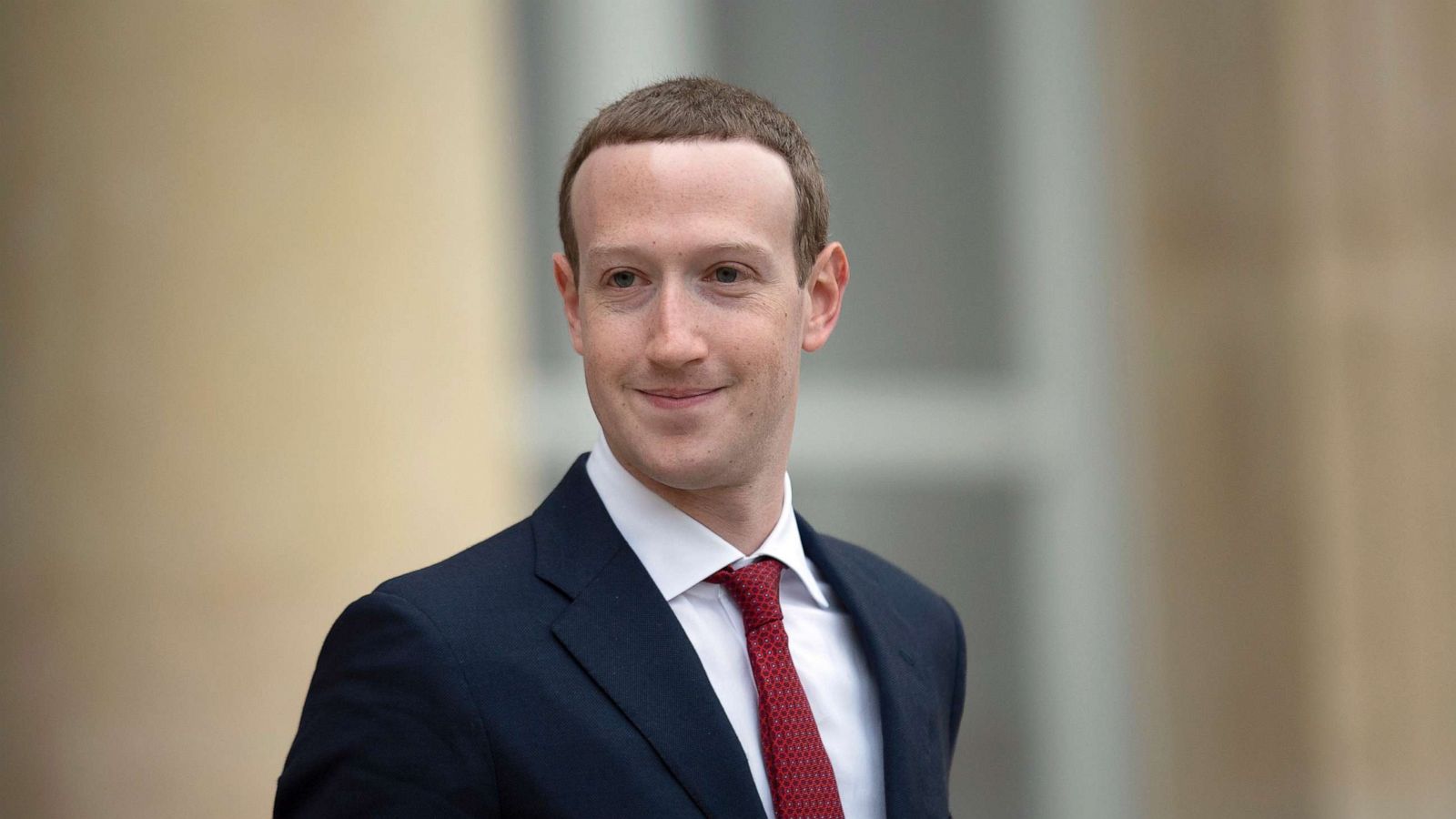 Sărăcie, boală grea. Gunoiul lui Zuckerberg, sursă de venit pentru săraci