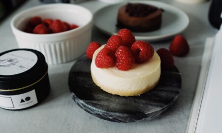 Cum prepari un desert de senzație, fără coacere! Astăzi, rețeta pentru cheesecake fin și absolut delicios
