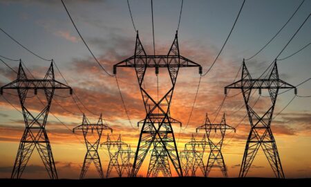 Liberalizarea aduce scumpiri la energia electrică. Apelul AEI către Parlament