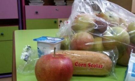 „Laptele, cornul și merele”, în vreme de pandemie. Cum vor fi distribuite aceste produse copiilor?