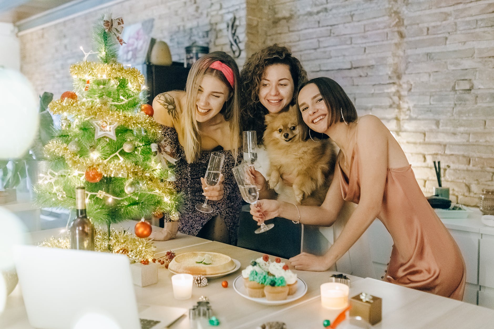 Oamenii sunt speriați de sărbătorile din 2020. Cum arată Crăciunul în pandemie pentru români