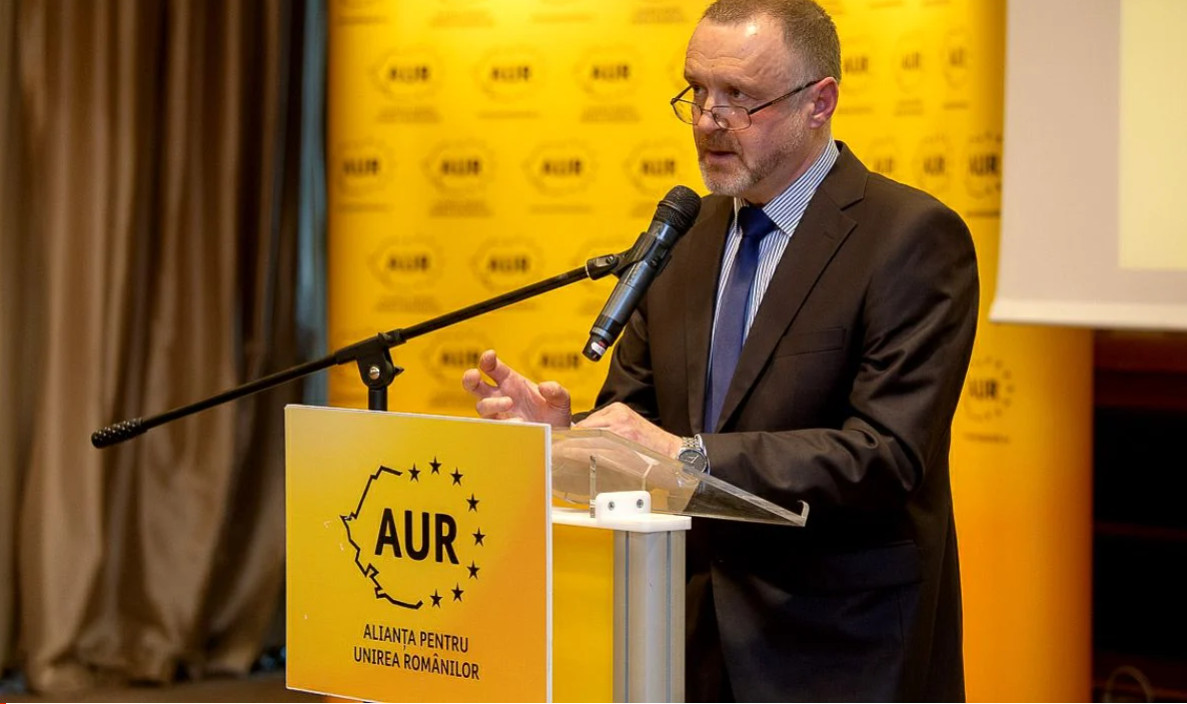El este noul parlamentar al României. „Nu sunt un admirator al femeilor. Vopsirea unghiilor la picioare, o stupiditate crasă. Cine vrea filosofie nu o va găsi în capul femeii”