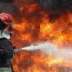 Incendiu devastator la Suceava. O biserică arde din temelii. Zeci de pompieri se luptă cu flăcările