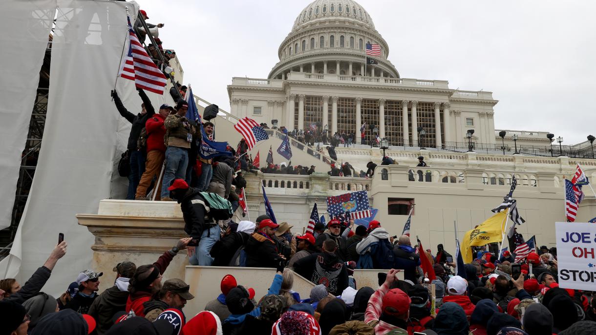 Comisii ale Congresului SUA și FBI au demarat anchete după protestele violente de la Washington. Zeci de persoane au fost reținute