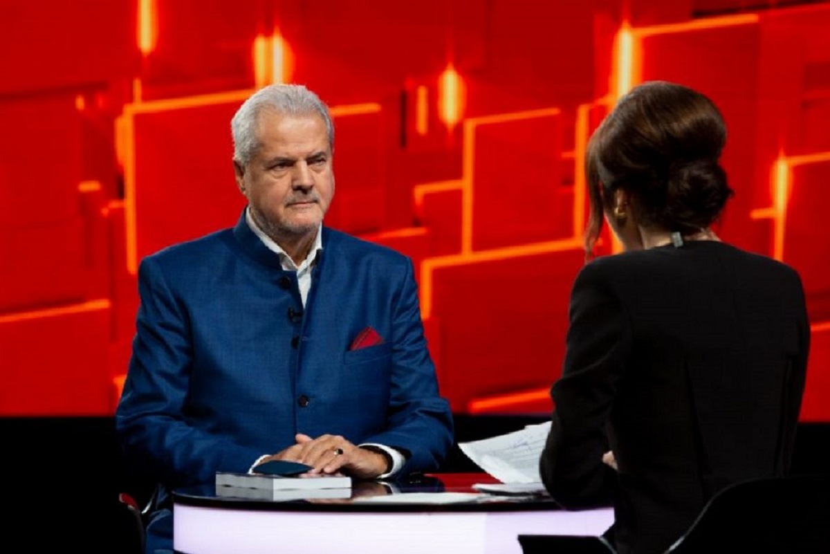 Năstase nu a renunțat ușor la fotoliul de premier al Romaniei. A fost forțat să o facă