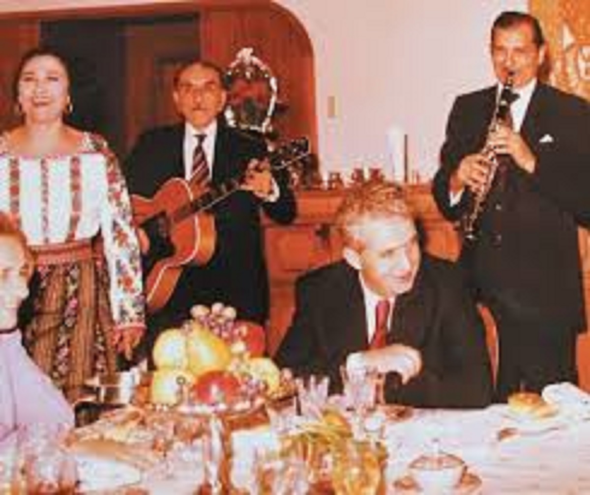 Cum petreceau Nicolae și Elena Ceaușescu Revelionul! Ce ținute sofisticate purtau cei doi soți