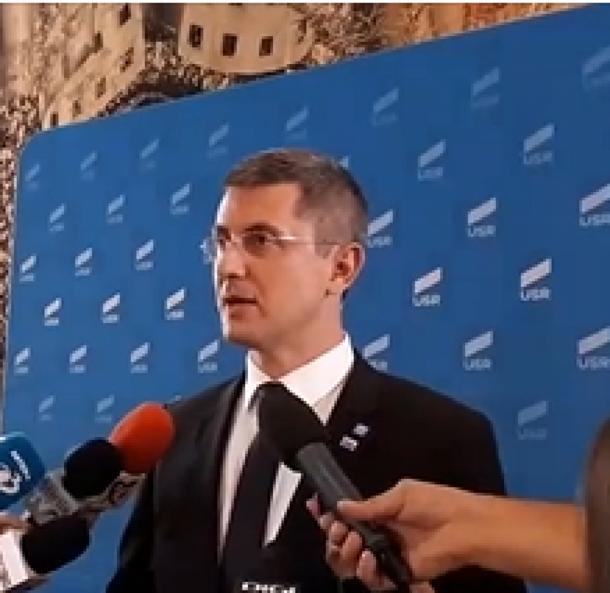Dan Barna, de partea lui Vlad Voiculescu: ”USR-PLUS susţine cu toată forţa noastră politică echipa de miniştri pe care îi avem în Cabinet”