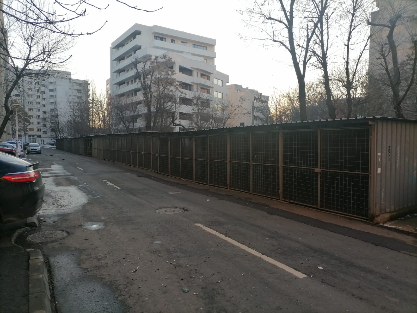 Piedone dă iama în garajele construite ilegal pe domeniul public. Când încep demolările