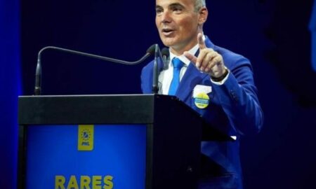 Rareș Bogdan lovește cu pumnul în masă. „Românii sunt sătui până la greață de privilegiile unor piloși”