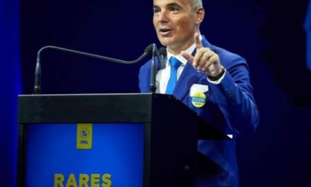 Rareș Bogdan lovește cu pumnul în masă. „Românii sunt sătui până la greață de privilegiile unor piloși”