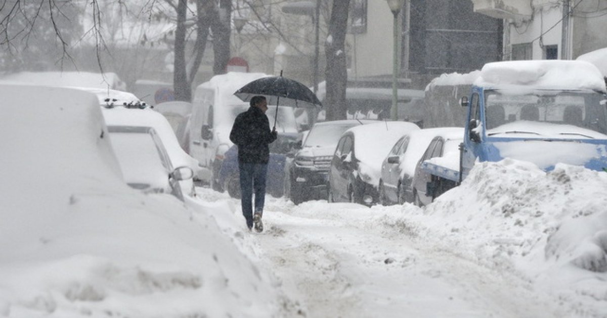 Iarna își arată mușchii. Val de aer polar în toată țara. La ce să ne așteptăm în zilele următoare