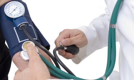 Hipertensiunea arterială, „boala tăcută” care face ravagii. Ce alimente ar trebui eliminate din meniu