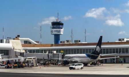 Români blocați pe aeroportul din Cancun! ”Suntem ținuți închiși, fără apă și mâncare”