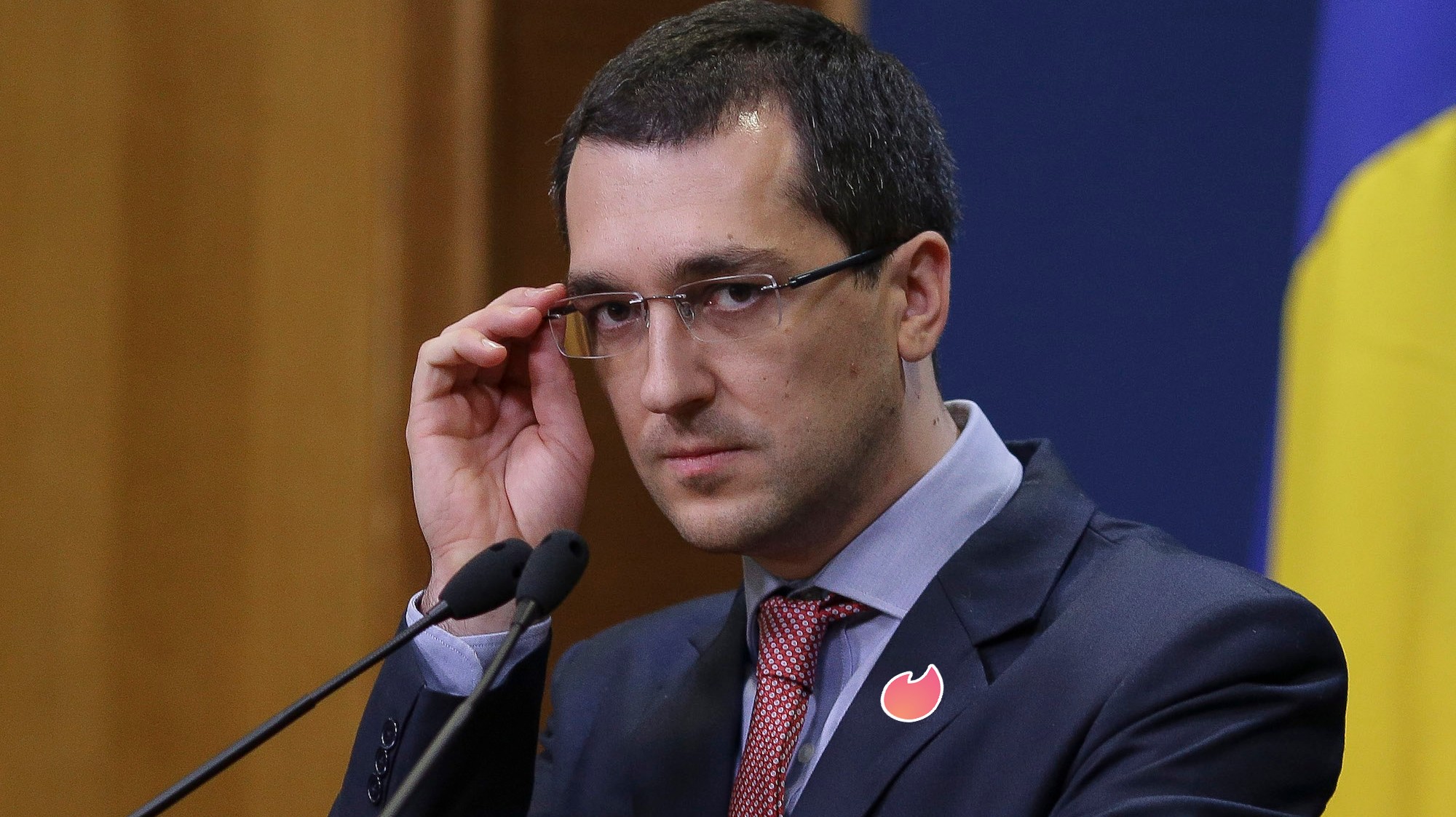 Vlad Voiculescu, amendat! Are de plătit de trei ori mai mult decât colega sa, Raluca Turcan