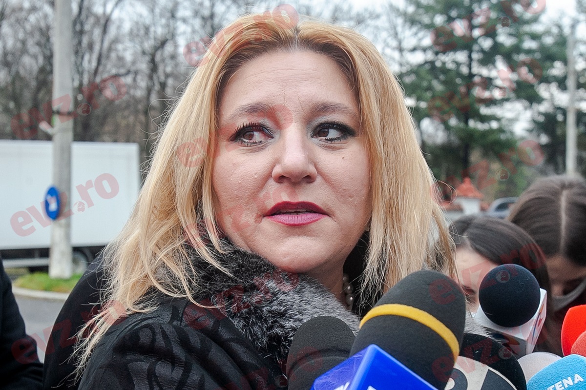 Diana Șoșoacă: Este obligatoriu să ieșiți în stradă, pentru că trebuie să vă apărați libertatea