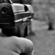 Un jurnalist, amenințat cu pistolul și jefuit în timpul unei transmisiuni în direct